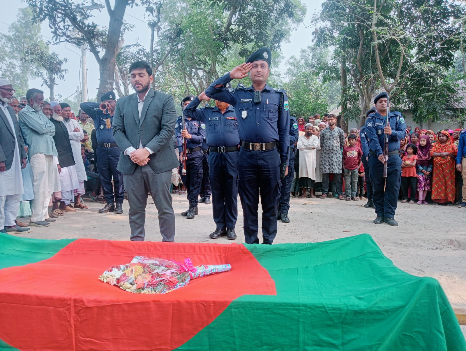 পাঁচবিবিতে বীরমুক্তিযোদ্ধা ইয়াছিনের রাষ্ট্রীয় মর্যাদায় দাফন