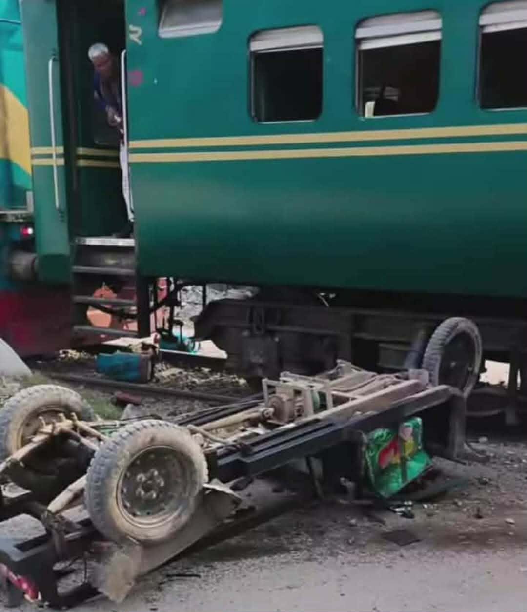 রাজশাহীতে রেললাইনের জায়গা অবৈধ দখলে বাড়ছে দুর্ঘটনার ঝুঁকি