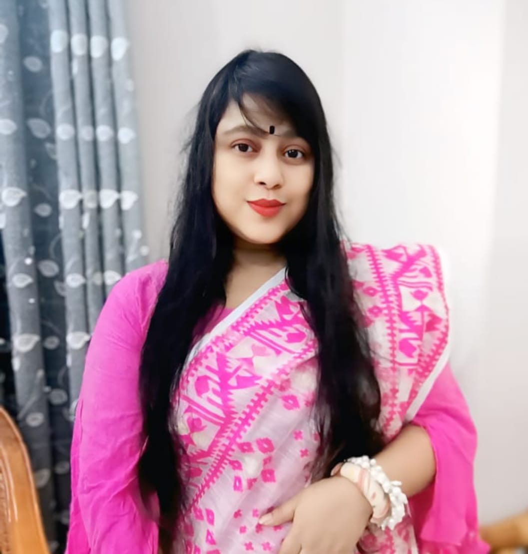 এপার বাংলা -ওপার বাংলায় লেখনি দিয়ে দাপিয়ে বেড়াচ্ছেন শাম্মী তুলতুল