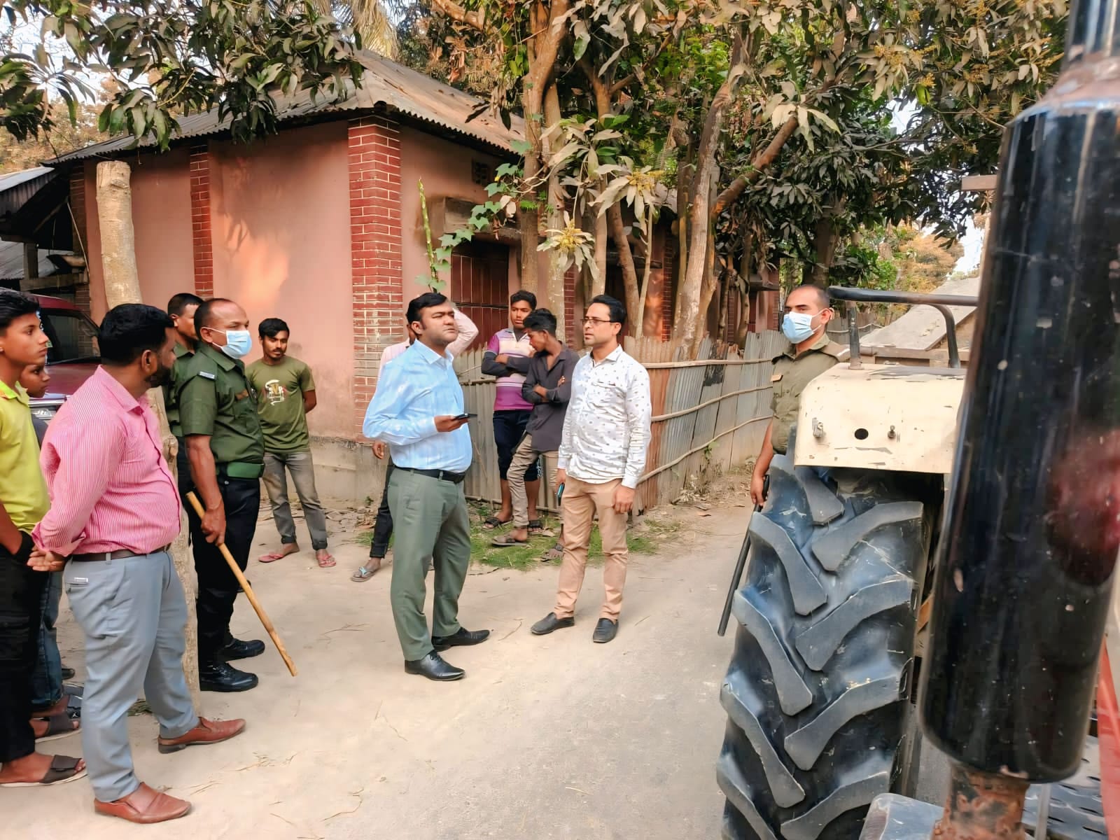 উলিপুরে অবৈধ বালু উত্তোলনে ভ্রাম্যমাণ আদালতের অভিযান: দুই ব্যক্তিকে ৩০ হাজার টাকা জরিমানা