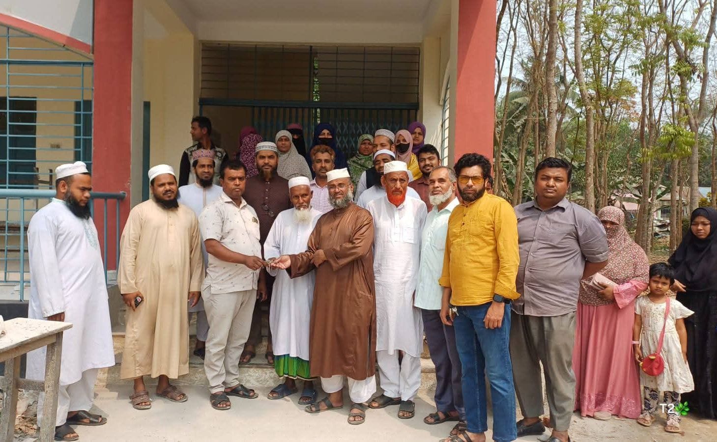 মনোহরদীতে দশদোনা ইসলামিয়া ফাজিল মাদরাসার নতুন ভবনের চাবি হস্তান্তর