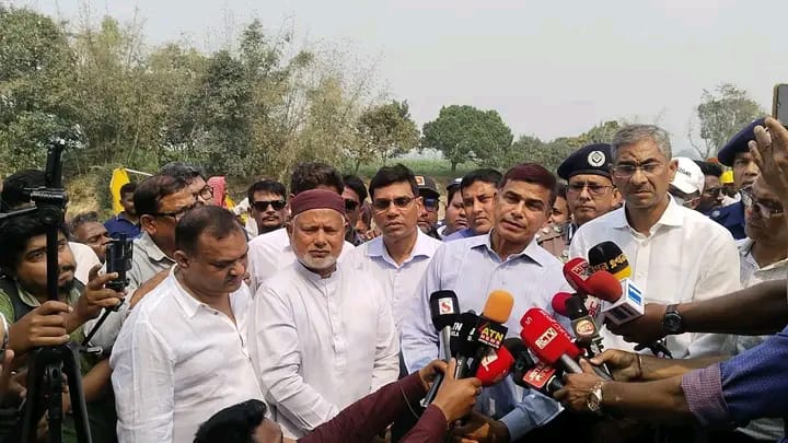 দিনাজপুরের কাহারোল উপজেলায় চলমান ১২ কিলোমিটার খাল খনন কর্মসূচি পরিদর্শ