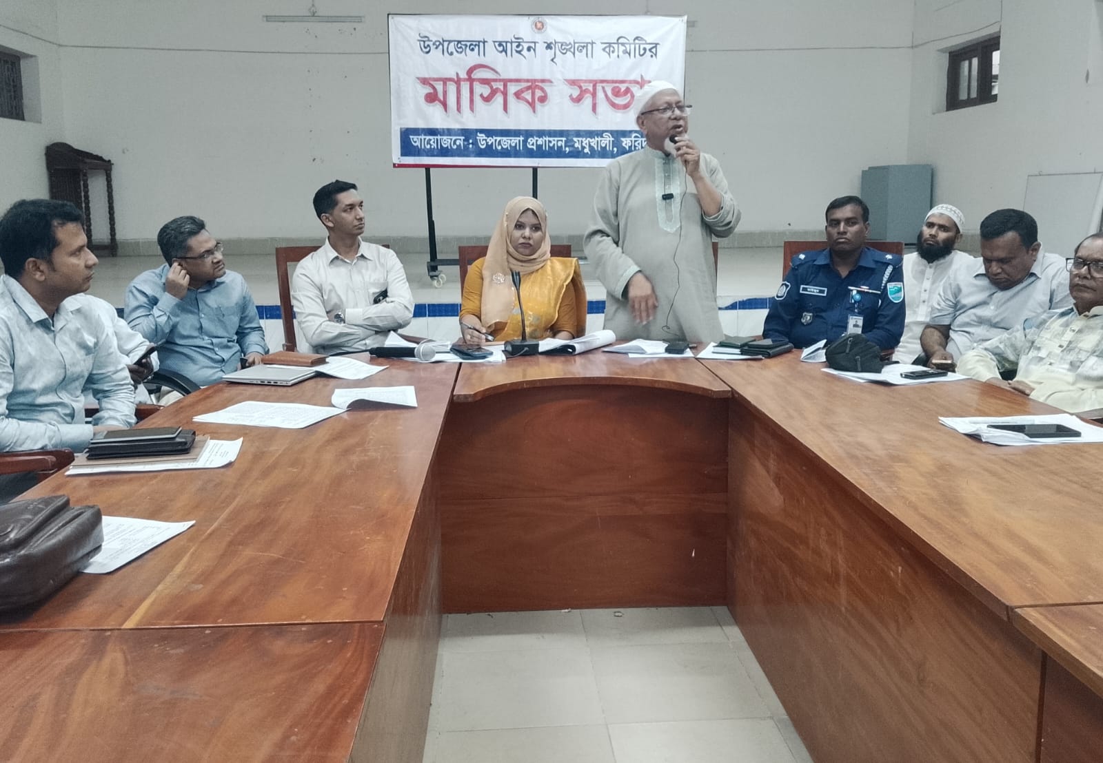 ফরিদপুরের মধুখালীতে আইনশৃঙ্খলা কমিটির মাসিক সভা অনুষ্ঠিত হয়েছে। 