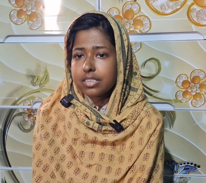 চাঁপাইনবাবগঞ্জে কিডনীতে আক্রান্ত শিক্ষার্থী মিমের বাঁচার আকুতি