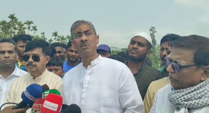 রামগতি মেঘনার তীর রক্ষা বাঁধ পরিদর্শনে পানিসম্পদ মন্ত্রী