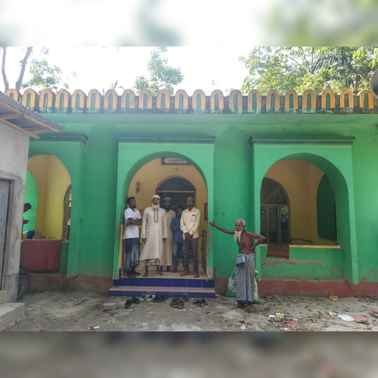 বেতাগীতে ঈমামের ভাতা নিয়ে মসজিদের সভাপতি লাঞ্চিত ।