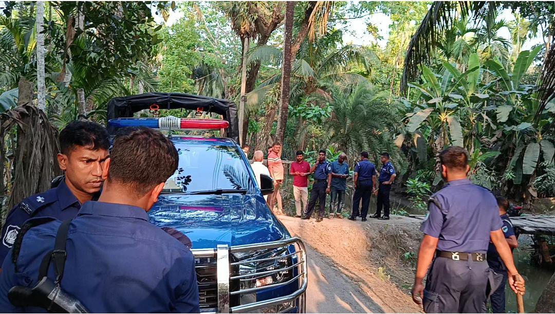কচুয়া পুলিশকে কুপিয়ে আসামি ছিনতাই, এলাকায় থমথমে পরিস্থিতি