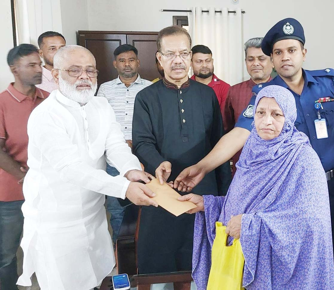 গাজীপুর ৫ আসনের২০০ জনগণের মাঝে প্রধানমন্ত্রীর ঈদ উপহার বিতরণ