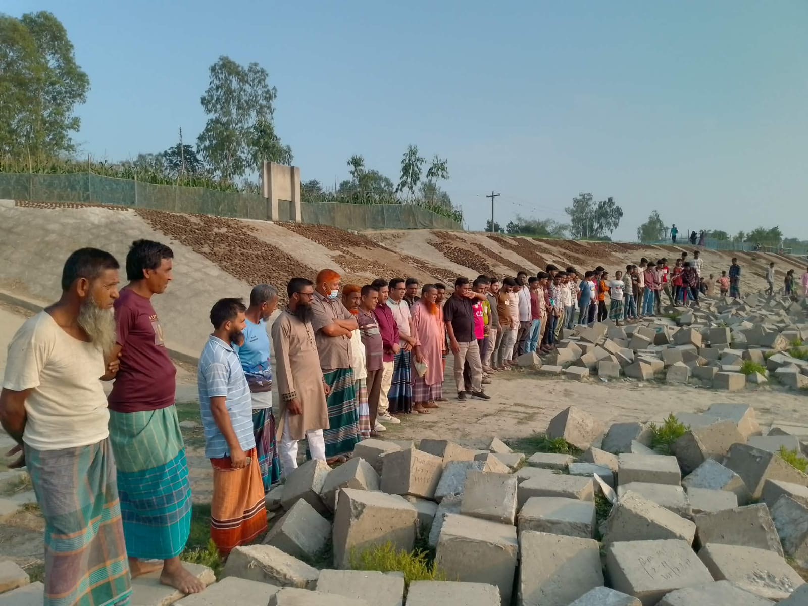 ধুনটে জয়শিং ফেরিঘাট মেলা বন্ধের দাবিতে এলাকাবাসীর মানববন্ধন