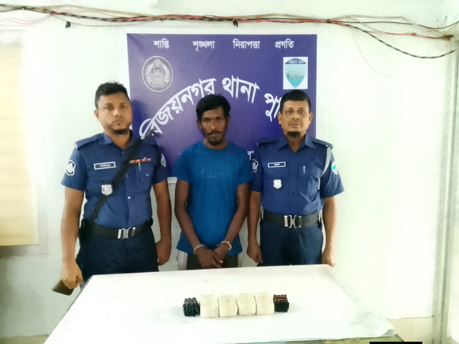 বিজয়নগরে ১০ হাজার ইয়াবাসহ মাদক কারবারি গ্রেফতার।