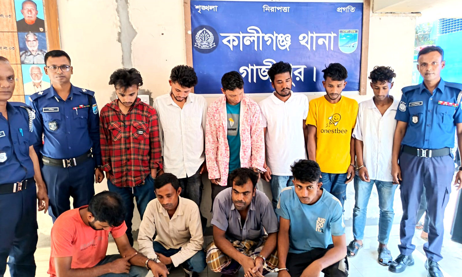 কালীগঞ্জে বিভিন্ন স্হানে  মাদকবিরোধী  অভিযানে ইয়াবা ও চোলাই মদ সহ আটক ৮ জন