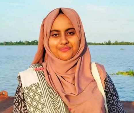 ডাক্তার হওয়ার স্বপ্ন কুরে কুরে খাচ্ছে ক্যান্সার: বাঁচতে চায় মণিরামপুরের মেধাবী শিক্ষার্থী মিলি