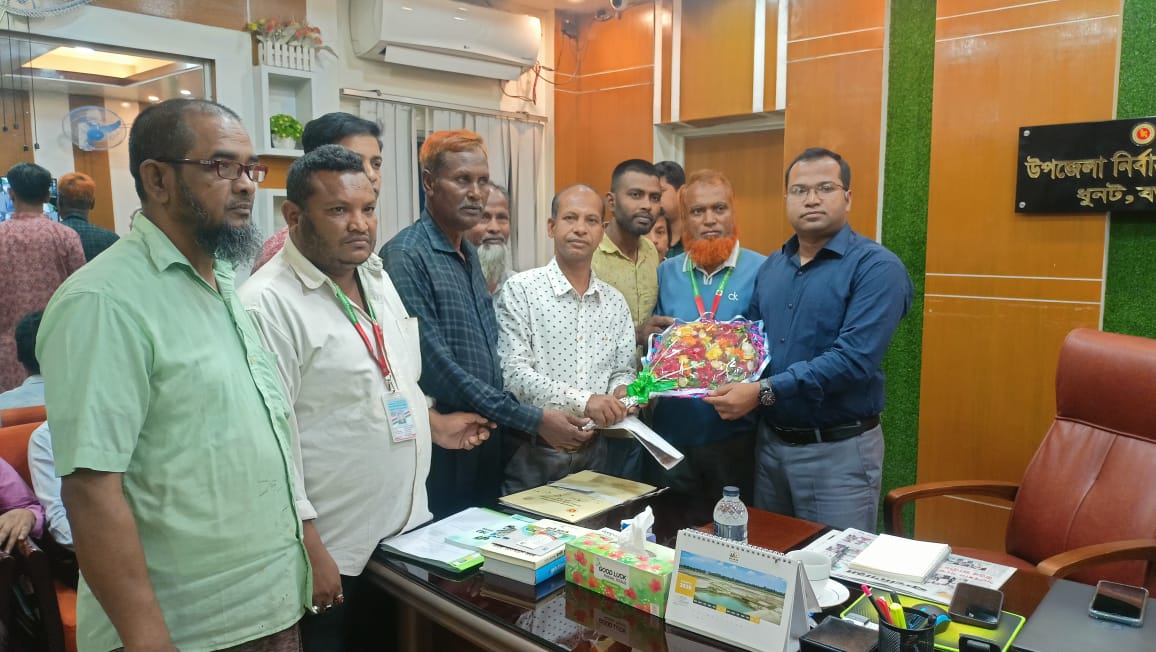 বগুড়ার ধুনটে নবাগত ইউএনও আরিফ উল্লাহ নিজামীকে বিএমএফ-এর ফুলেল শুভেচ্ছা