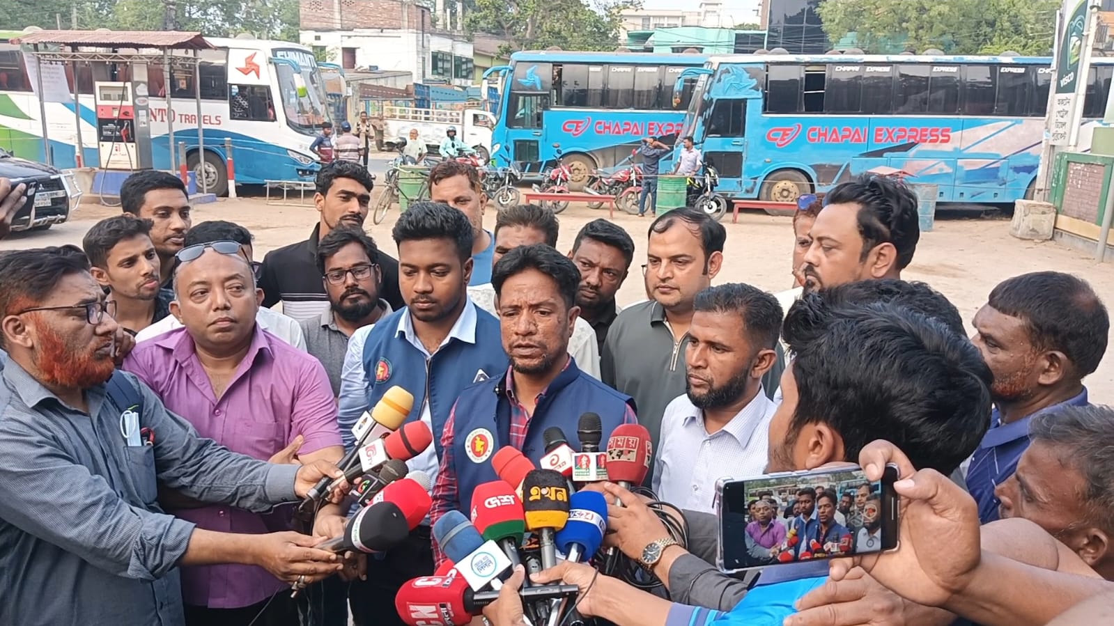 চাঁপাইনবাবগঞ্জে ফিলিং স্টেশন পরিদর্শনে  বিএসটিআই কর্মকর্তারা