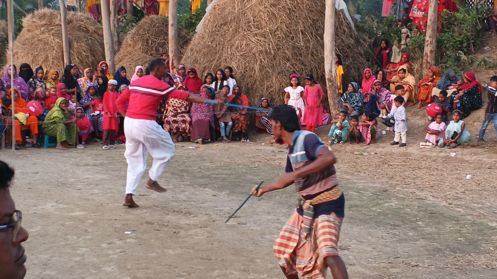 ঈদ আনন্দে গ্রামবাংলার ঐতিহ্যবাহী লাঠিবাড়ি খেলা স্থান: হান্ডিয়াল ইউনিয়নের সিদ্ধিনগর গ্রাম