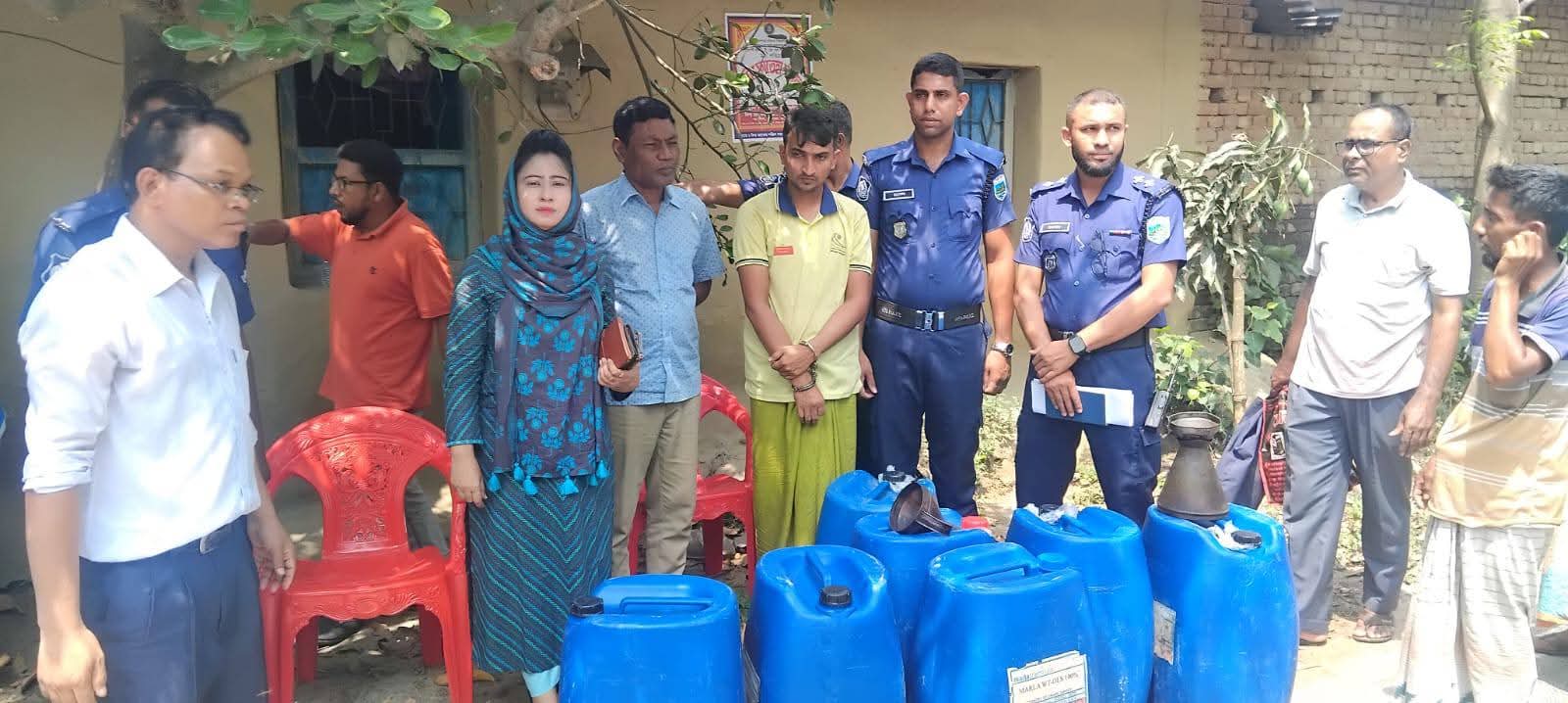 দুর্গাপুরে মোবাইল কোর্ট অভিযান: অবৈধভাবে মজুদ ৪০০ লিটার পেট্রোল জব্দ, ১ লাখ টাকা জরিমানা