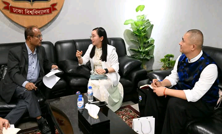 ঢাবি উপাচার্যের সঙ্গে চায়না স্টাডিজ প্রতিনিধিদলের সৌজন্য সাক্ষাৎ