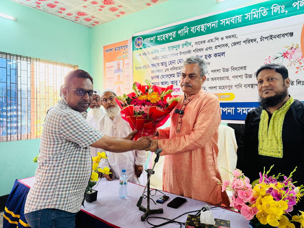 জেলা পরিষদের প্রশাসক হারুনুর রশীদকে সংবর্ধনা দিল পলশা পানি ব্যবস্থাপনা সমবায় সমিতি