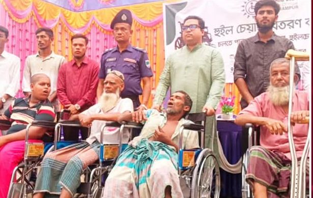 মণিরামপুরে “আশার চাকা”র উদ্যোগে অসহায় প্রতিবন্ধীদের মাঝে হুইলচেয়ার বিতরণ