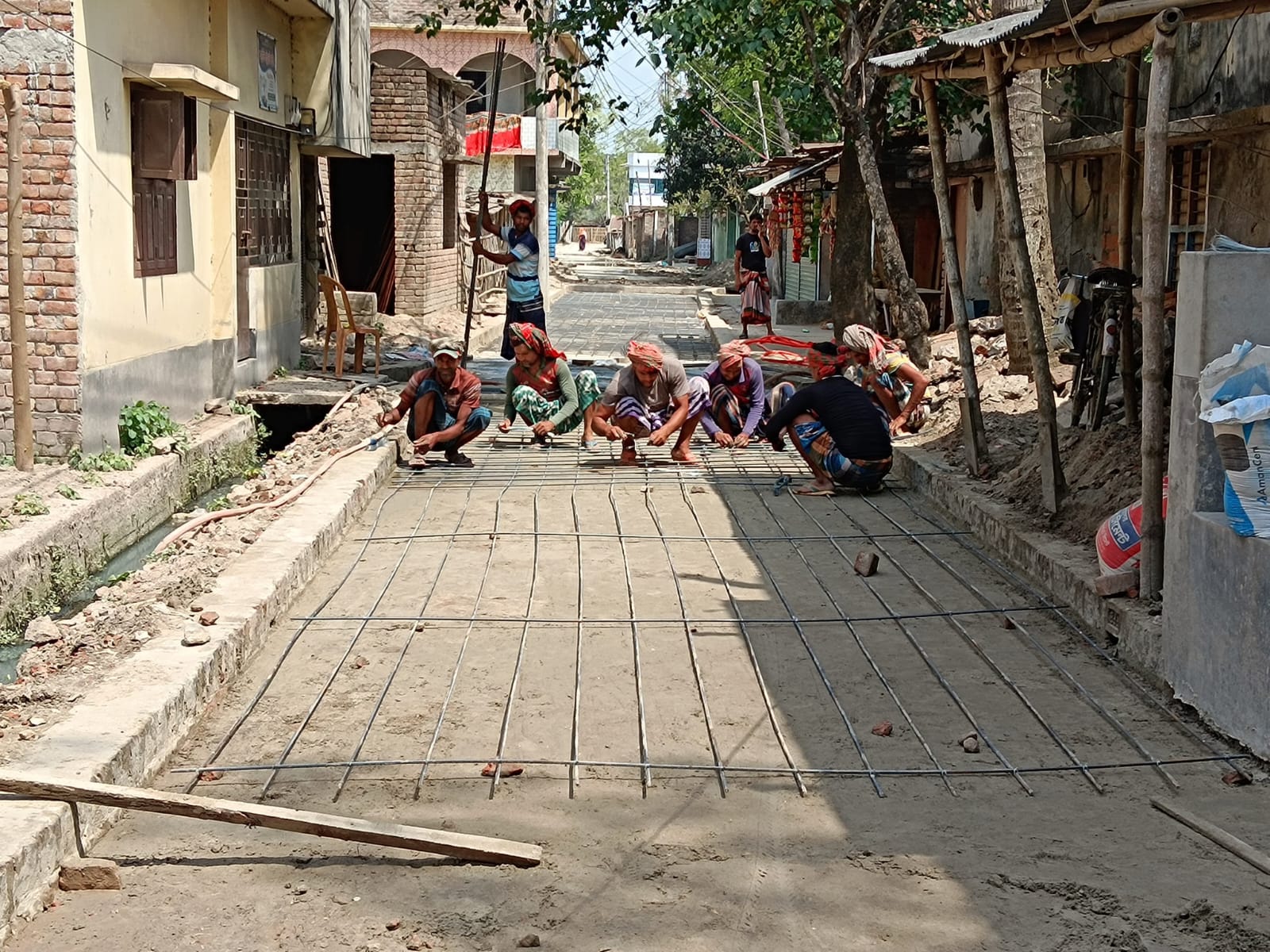 শিবগঞ্জ পৌরসভার রাস্তা নির্মাণকাজে অনিয়ম ও দুর্নীতির অভিযোগ