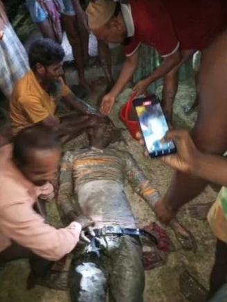 বেতাগীতে গাছবোঝাই বাহী গাড়ি খাদে পরে এক যুবকের মৃত্যু