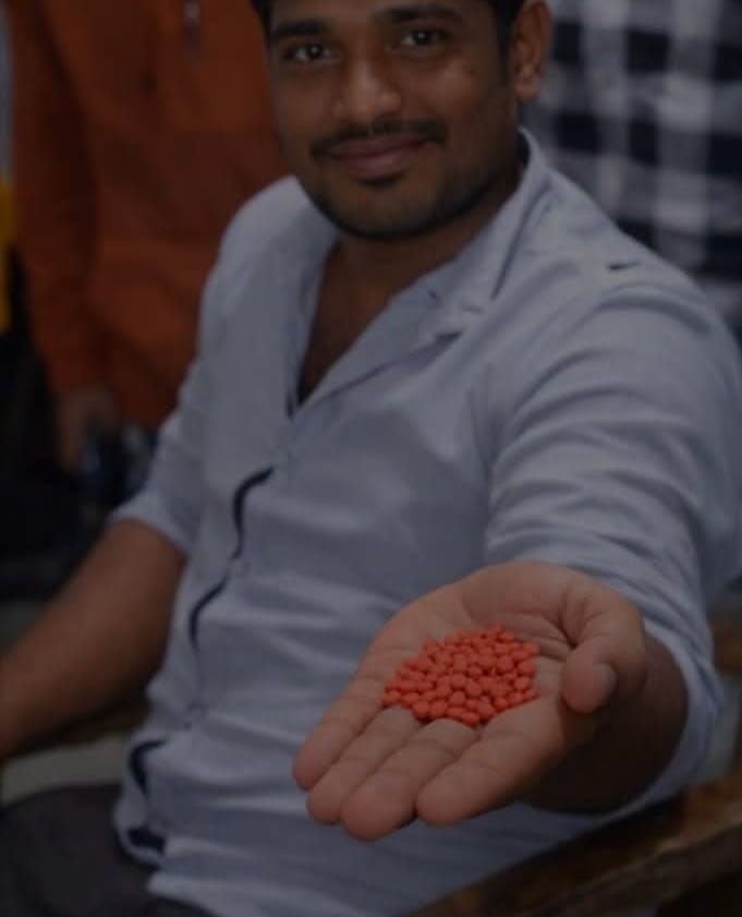 আওয়ামী লীগ নেতা ইয়াবা বিক্রি করছে। প্রশাসন নীরব। মনিরামপুর (যশোর)