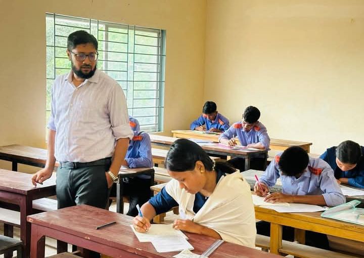 বান্দরবানের লামায় ৮ কেন্দ্রে এসএসসি, দাখিল ও ভোকেশনাল পরীক্ষা (শুরু)