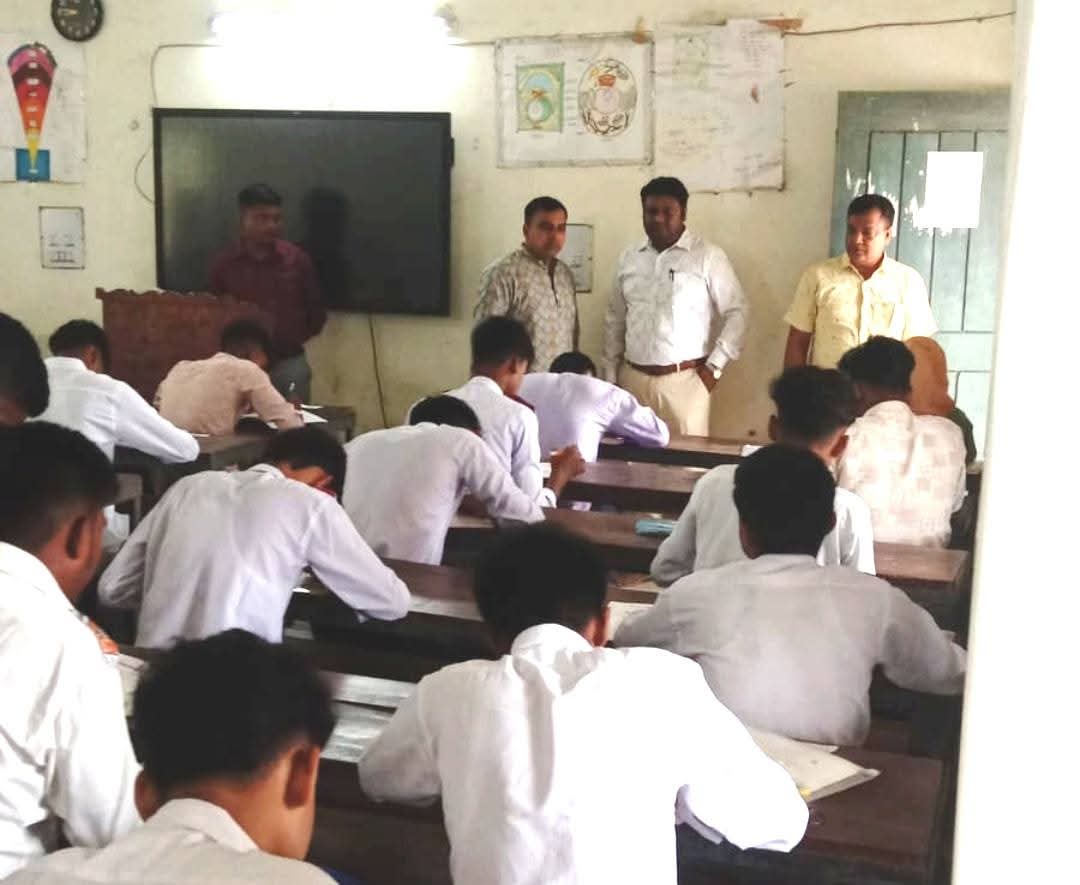 ধামইরহাটে শান্তিপূর্ণ পরিবেশে এসএসসি ও সমমানের  পরীক্ষা অনুষ্ঠিত 