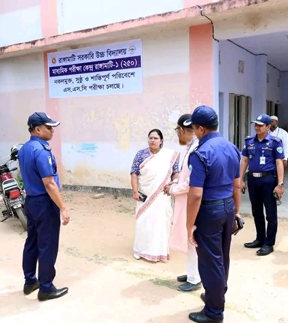রাঙ্গামাটিতে এসএসসি ও সমমান পরীক্ষা ২০২৬ উপলক্ষে কেন্দ্র পরিদর্শন এবং নিরাপত্তা ব্যবস্থা পর্যবেক্ষণে জেলা প্রশাসক নাজমা আশরাফী এবং পুলিশ সুপার মুহম্মদ আব্দুর রকিব, (পিপিএম)